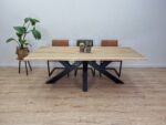 Eiken boomstam tafel met W Onderstel