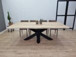 Eiken boomstam tafel met Diamant-Matrix Onderstel