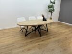 Eiken Ovale tafel met Vlinder Poot K4
